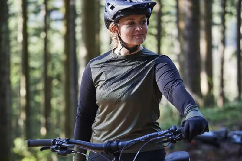 Madison Flux Women's Long Sleeve Trail Jersey - Midnight Green-2